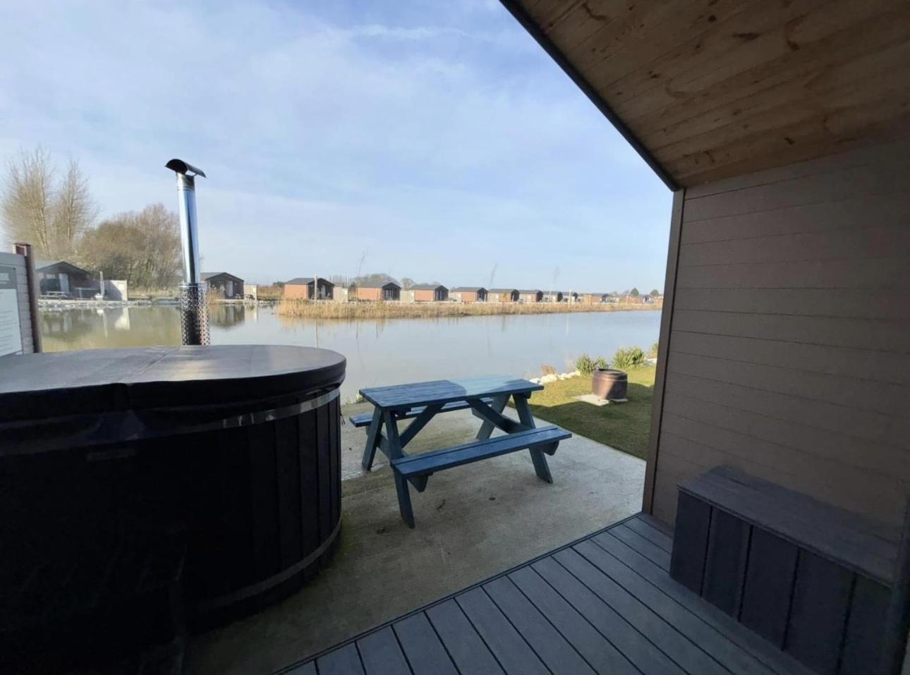 Lakeside Fishing Retreats Boston Rum bild